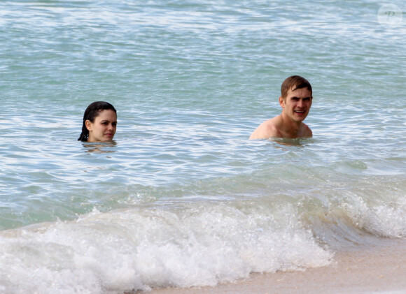 Rachel Bilson et Hayden Christensen en vacances à La Barbade, dans les Caraïbes, avec la soeur d'Hayden, Kaylen, et sa fille, le mercredi 11 avril 2012.