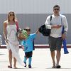 Très unis, LeAnn Rimes et Eddie Cibrian emmenent le petit Jake à un match de football à Los Angeles le 22 avril 2012