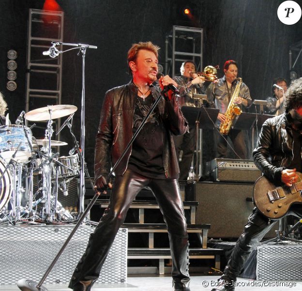 Johnny Hallyday Puissant Et Emouvant Pour Son Grand Retour Sur Scene Purepeople