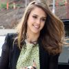Jessica Alba de retour à Los Angeles, radieuse, est allée participer à une conférence après être passée à ses bureaux. Le 26 avril 2012