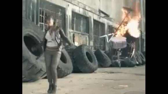 Amel Bent à New York pour le clip 'Délit' : Spectaculaire et brûlant !
