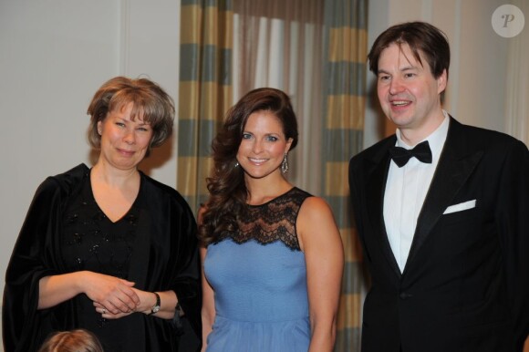 La princesse Madeleine de Suède a posé avec la famille Mattei lors de la soirée des Opera News Awards au Plaza Hotel de New York, le 29 avril 2012.
