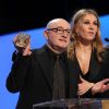 Mathilde Seigner et Michel Blanc recevant son César du meilleur acteur dans un second rôle en 2012
