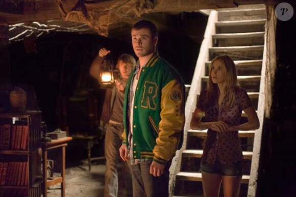 Chris Hemsworth dans La Cabane dans les bois de Drew Goddard, co-écrit avec Joss Whedon. Actuellement en salles.