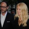 Claudia Schiffer, accompagnée de son époux Matthew Vaughn, à leur arrivée à la soirée anniversaire Guess au Ritz. Paris, le 3 mai 2012.