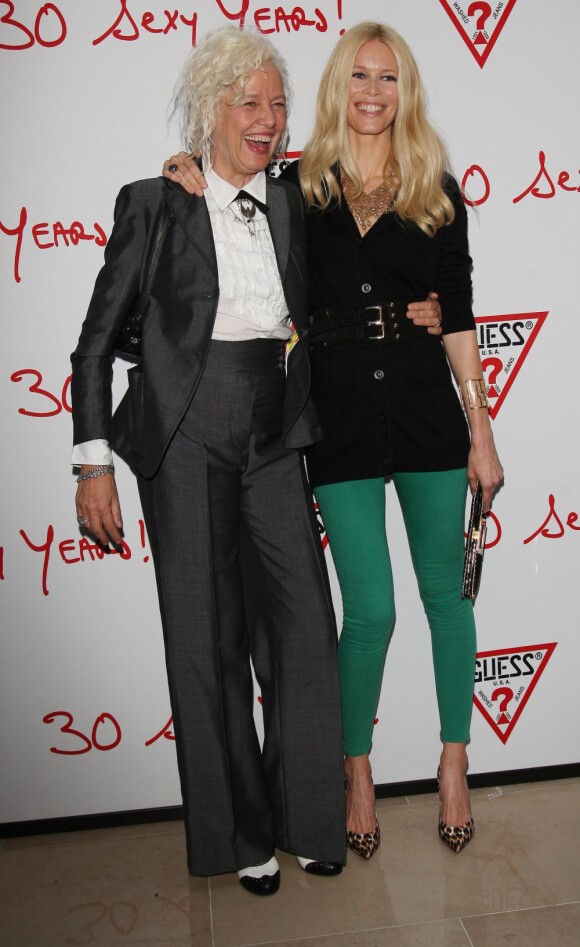 Ellen von Unwerth et Claudia Schiffer lors de la soirée anniversaire Guess à l'hôtel Ritz. Paris, le 3 mai 2012.