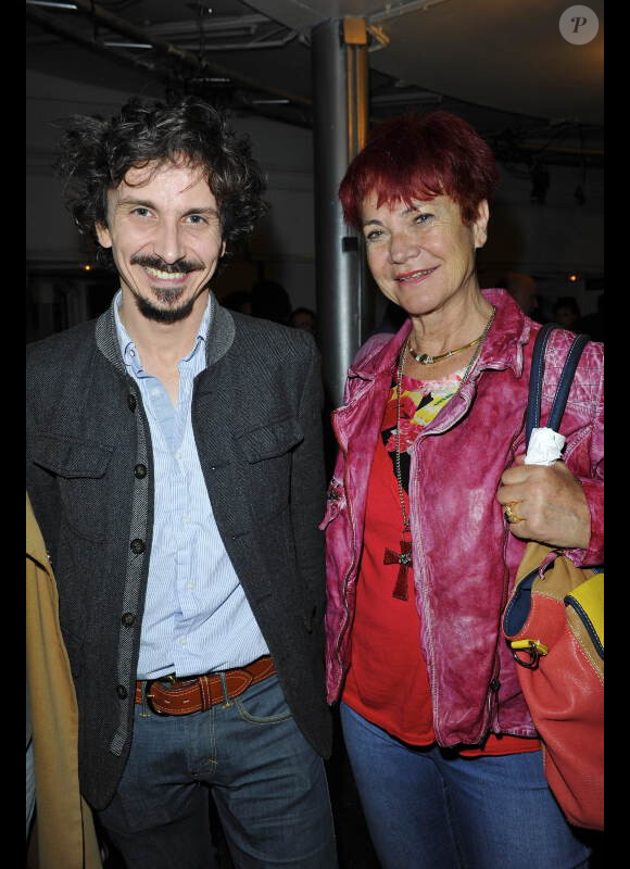 Arnaud Tsamere et Pascale Breugnot, lors de la générale du spectacle d'Arnaud Tsamere à l'Européen, à Paris, le jeudi 3 mai 2012.