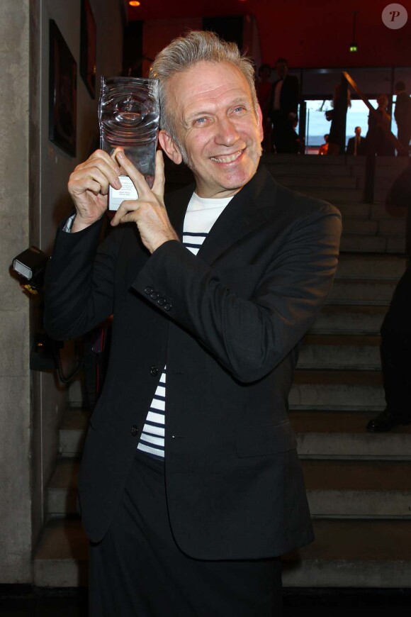 Jean-Paul Gaultier récompensé pour ses créations parfum aux Duftstars Awards à Berlin, le 4 mai 2012.