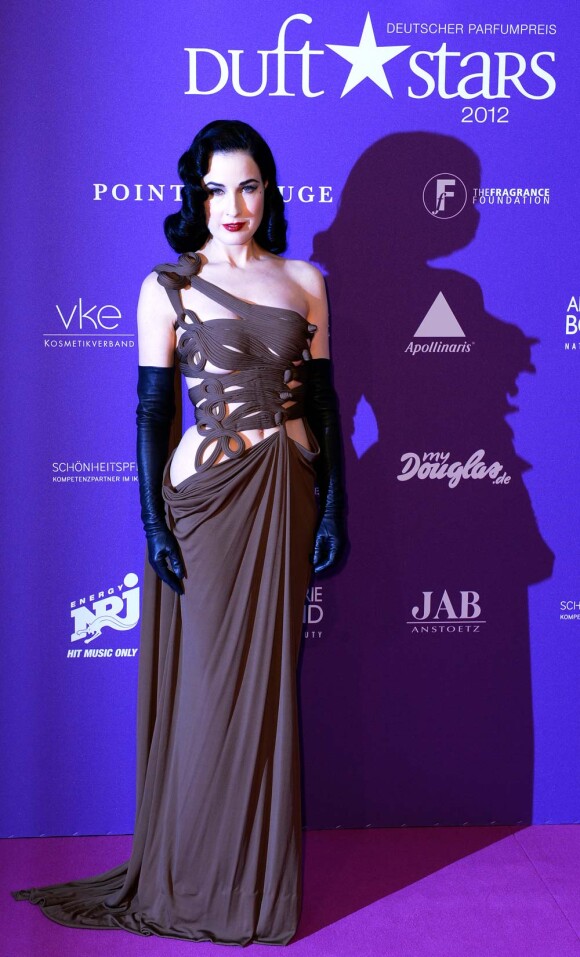 Dita Von Teese renversante dans une robe Haute Couture Jean-Paul Gaultier aux Duftstars Awards à Berlin, le 4 mai 2012.