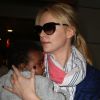 Charlize Theron et son fils Jackson à l'aéroport de Roissy, le 8 mai 2012