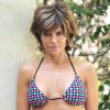 Lisa Rinna toujours aussi sexy à Los Angeles le 9 mai 2012