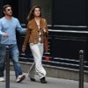 L'actrice Cote de Pablo se promène dans les rues de Paris avec son chéri Diego Serrano, le mercredi 9 mai 2012.