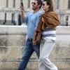 Cote de Pablo se promène dans les rues de Paris avec son chéri Diego Serrano, le mercredi 9 mai 2012.