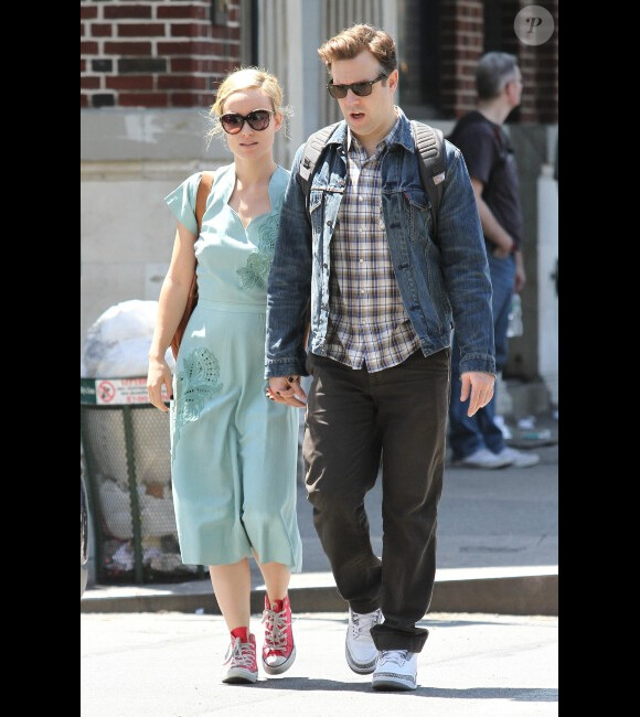 Olivia Wilde et son petit ami Jason Sudeikis, photographiés main dans la main à New York le 12 mai 2011