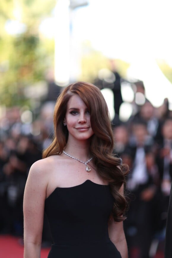 Lana del Rey sur le tapis rouge de l'ouverture du festival de Cannes 2012 le 16 mai