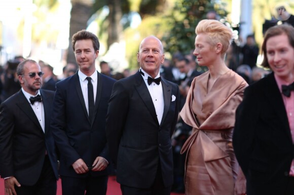 Edward Norton, Bruce Willis, Tilda Swinton sur le tapis rouge de l'ouverture du festival de Cannes 2012 le 16 mai