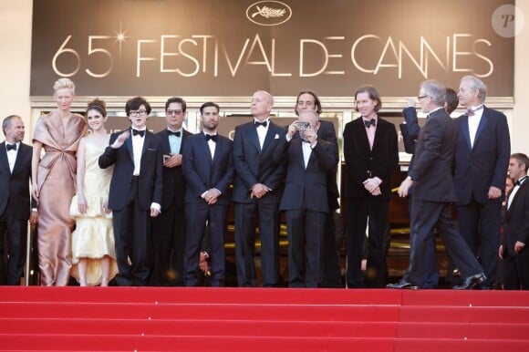 L'équipe du film Moonrise Kingdom sur le tapis rouge de l'ouverture du festival de Cannes 2012 le 16 mai