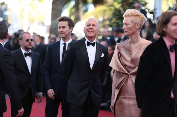 Edward Norton, Bruce Willis et Tilda Swinton sur le tapis rouge de l'ouverture du festival de Cannes 2012 le 16 mai