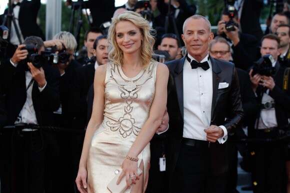 Sarah Marshall et Jean-Claude Jitrois sur le tapis rouge de l'ouverture du festival de Cannes 2012 le 16 mai