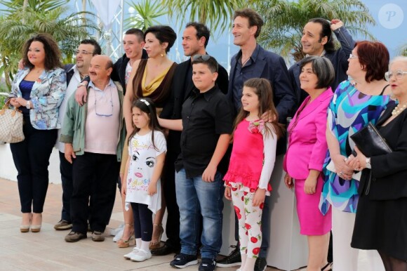 L'équipe du film lors du photocall de Reality au festival de Cannes le 18 mai 2012
