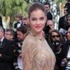 Barbara Palvin, ravissante dans sa robe Valentino, foule le tapis rouge du Palais des Festivals pour la projection du film Lawless. Cannes, le 19 mai 2012.