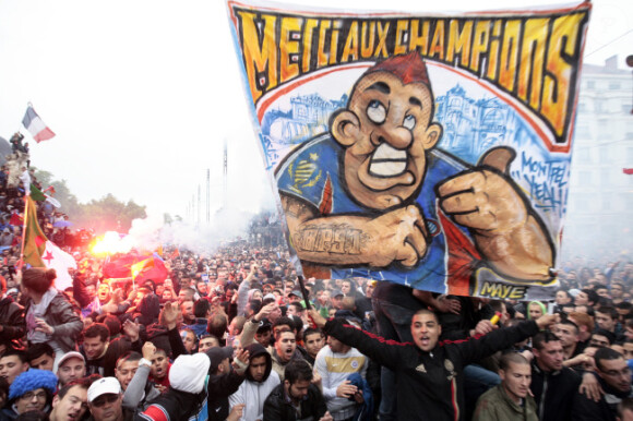 Les supporters du club de la Paillade sont venus acclamer leurs joueurs et leur président Loulou Nicollin le 21 mai 2012 à Montpellier après leur titre de champion de France de Ligue 1 acquis la veille
