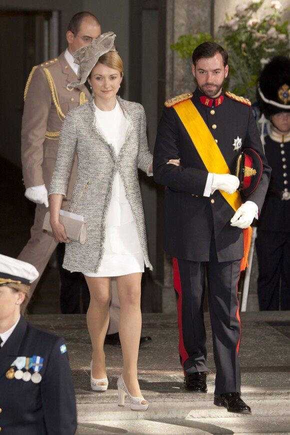Le grand-duc héritier Guillaume de Luxembourg et sa fiancée la comtesse Stéphanie de Lannoy au baptême de la princesse Estelle de Suède, au palais royal de Stockholm le 22 mai 2012. Leur première sortie officielle.