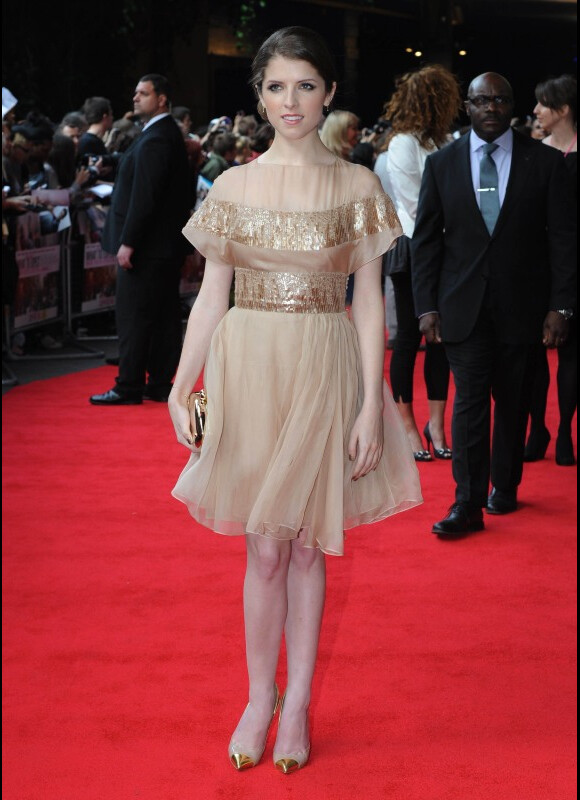 Anna Kendrick lors de l'avant-première à Londres du film Ce qui vous attend quand vous attendez un enfant le 22 mai 2012