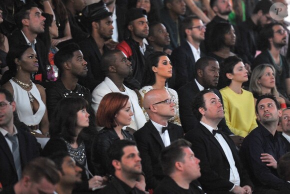 Kanye et Kim, entourés de leurs amis, découvrent le court métrage Cruel Summer, de Kanye, au Gotha Club, à Cannes. Mai 2012