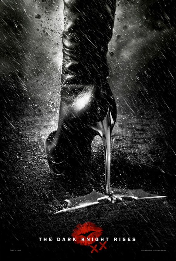 Nouveau poster du film The Dark Knight Rises avec le talon aiguille de Catwoman/Anne Hathaway