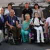 Le prince Albert et Charlene le 26 mai 2012 ont pris la pose avec des personnes handicapées à l'occasion du Grand Prix de Monaco