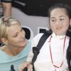 Le prince Albert et Charlene sont allés rencontrées des personnes handicapées dans le paddock du Grand Prix de Monaco le 26 mai 2012