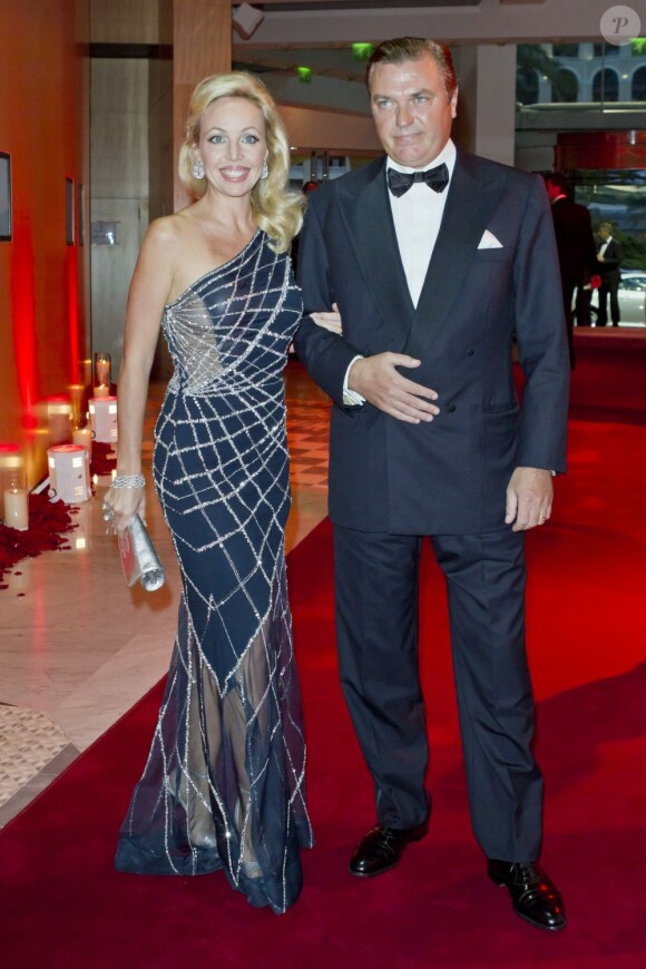 Le prince Charles et la princesse Camilla de Bourbon-Siciles.
Le prince Albert et la princesse Charlene de Monaco donnaient le 27 mai au Sporting Club de Monte-Carlo un dîner de gala ponctuant, dans le faste et la bonne humeur, le Grand Prix de Monaco 2012. Le vainqueur de la course Mark Webber et sa femme Ann Neal étaient leurs invités spéciaux.