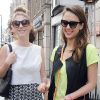 Jessica Alba, superbe, et une amie dans les rues de Londres le 29 mai 2012