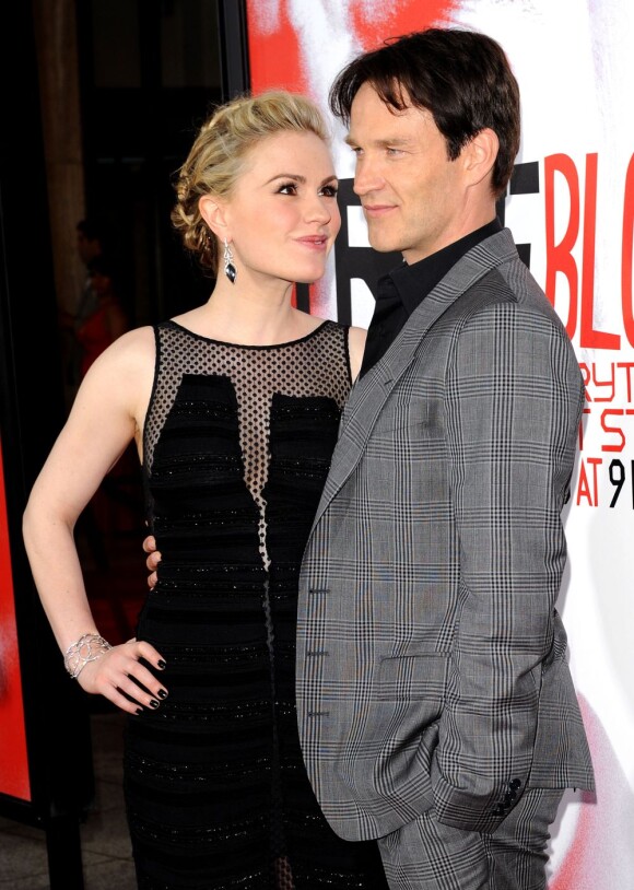 Les mariés Anna Paquin et Stephen Moyer à l'avant-première de la saison 5 de la série True Blood, à Los Angeles, le 30 mai 2012.