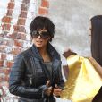 Kim Kardashian en plein shooting dans le quartier de China Town, à Los Angeles, le 13 mai 2012.