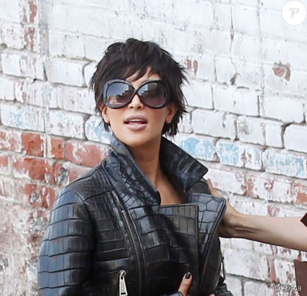 Kim Kardashian en plein shooting dans le quartier de China Town, à Los Angeles, le 13 mai 2012.