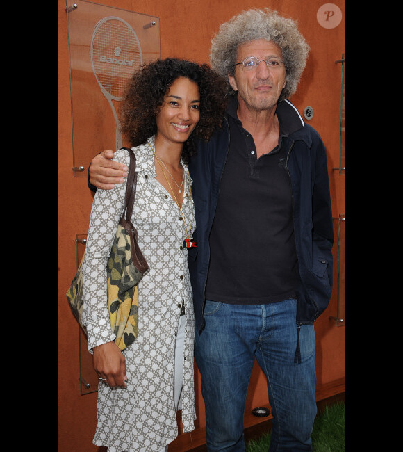 Elie Chouraqui et sa femme Isabel lors de la 6e journée dans le village de Roland-Garros le 1er juin 2012 à Paris