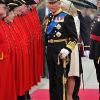 Elizabeth II avait réuni autour d'elle sur la barge royale Spirit of Chartwell le duc d'Edimbourg, le prince Charles et Camilla Parker Bowles, le prince William et Catherine, duchesse de Cambridge (Kate Middleton), et le prince Harry, pour la parade fluviale sur la Tamise du jubilé de diamant, le 3 juin 2012.