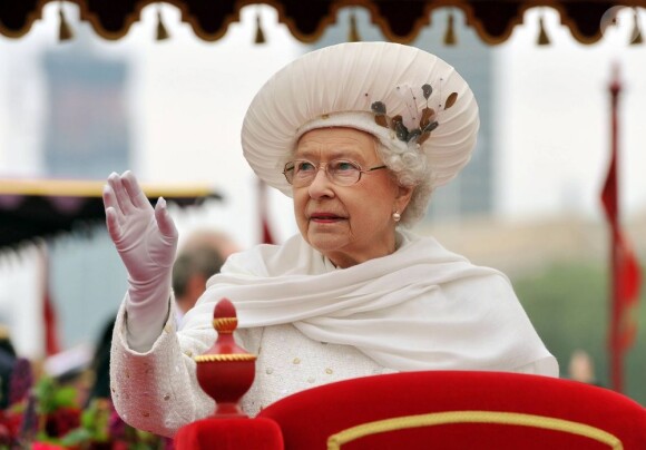 Kate Middleton, presque plus rouge que la barge royale Spirit of Chartwell, a bien failli éclipser Elizabeth II lors de la parade fluviale sur la Tamise pour le jubilé de diamant de la reine, à Londres, le 3 juin 2012.
