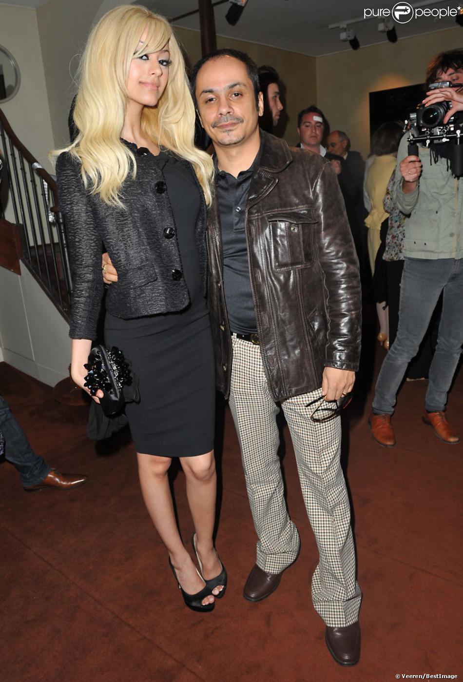 Zahia Dehar et son ami Alexo lors du vernissage de l'exposition Lost ...