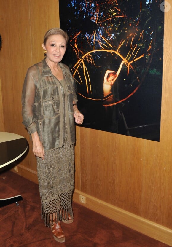 Farah Diba lors du vernissage de l'exposition de son petit neveu Cyrus Pahlavi, à la Galerie du Passage à Paris, le 5 juin 2012