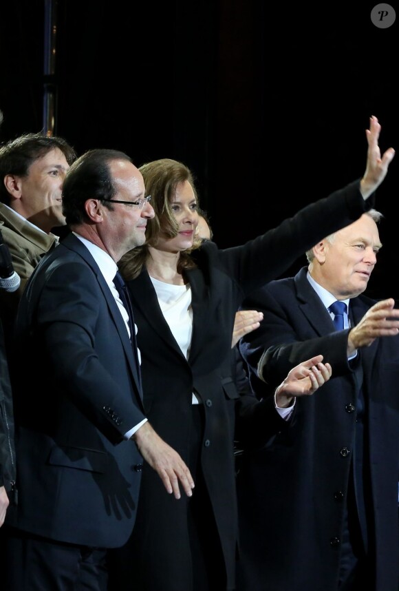 Valérie Trierweiler et François Hollande place de la Bastille à Paris, le soir de la victoire, le 6 mai 2012.