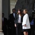 Valérie Trierweiler et Carla Bruni pour la passation de pouvoir à l'Elysée, le 15 mai 2012.