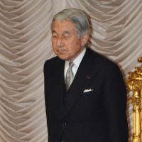 L'empereur Akihito du Japon en deuil : mort du prince 'barbu' Tomohito de Mikasa