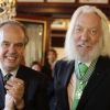 EXCLU. Donald Sutherland reçoit la médaille des arts et des lettres au rang de commandeur par Frédéric Mitterrand lors du Champs-Elysées Film Festival au Fouquet's à Paris le samedi 9 juin 2012