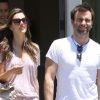 Alessandra Ambrosio visite une maison dans le quartier de Brentwood avec son fiancé Jaime Mazur et un agent immobilier. Los Angeles, le 7 juin 2012.