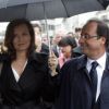 Le président de la république Francois Hollande et sa compagne Valérie Trierweiler participent à la marche en hommage aux martyrs du nazisme à Tulle dans le sud de la France le 9 juin 2012