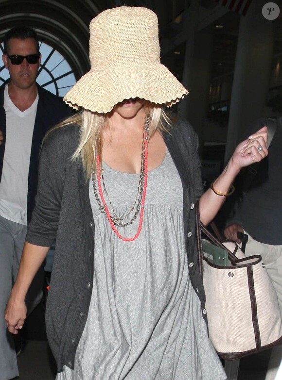Reese Witherspoon et son mari Jim Toth à l'aéroport de Los Angeles le 10 juin 2012