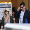 Reese Witherspoon et son mari Jim Toth arrivent à l'aéroport de Los Angeles le 10 juin 2012